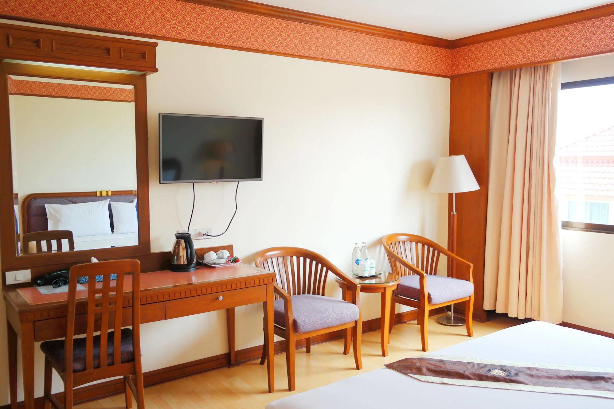 Grand Park Hotel Nakhon Si Thammarat Exterior foto